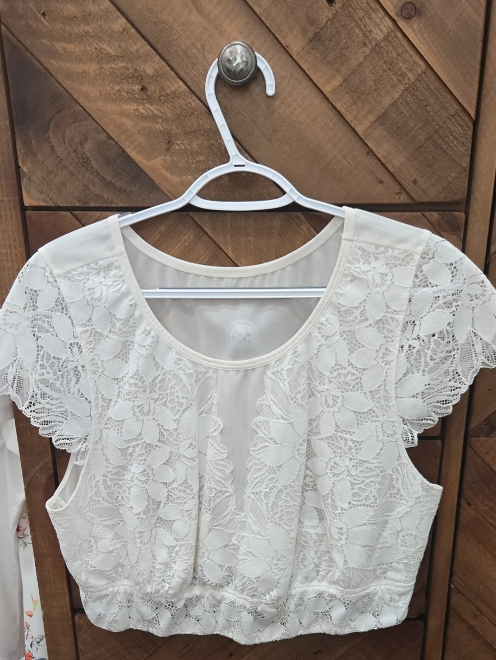 Cacique White Floral Lace Crop Top with Flutter Sleeves